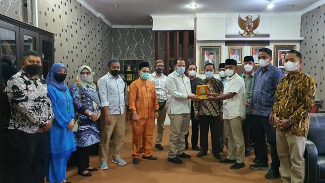 Komisi I DPRD Kabupaten Kepulauan Meranti Lakukan Kunjungan Kerja ke Dinas PMDDUKCAPIL Provinsi Riau