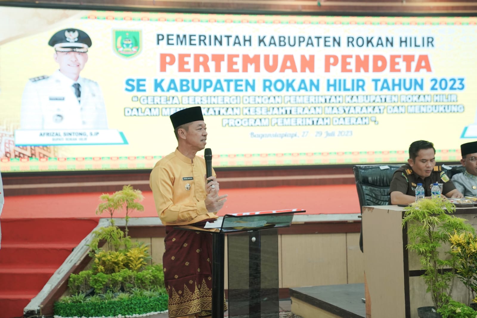 Bupati Rohil Ajak Seluruh Pendeta Bersinergi Membangun Daerah