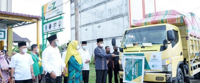 Bupati HM. Wardan Lepas 2700 Paket Premium Ramadhan Berkah 1442 H Dari Baznas Inhil