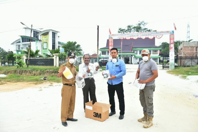 Antisipasi Penyebaran Corona, Camat Tambang Bagikan Masker