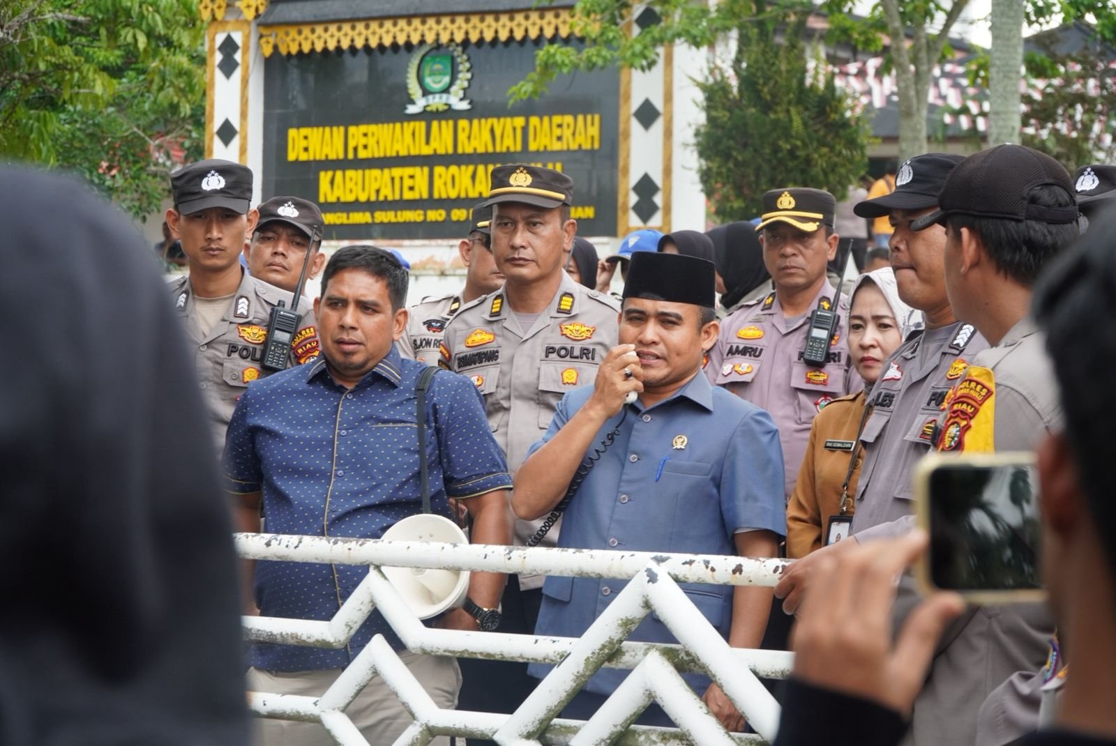 Polres Rohul Berhasil Kawal Pengamanan Unjuk Rasa Aliansi Mahasiswa di Kantor DPRD