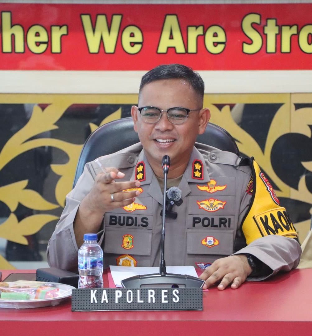 Kapolres Rohul, AKBP Budi Setiyono Mengajak Masyarakat Jaga Keamanan Dan Ketertiban Pasca Putusan MK