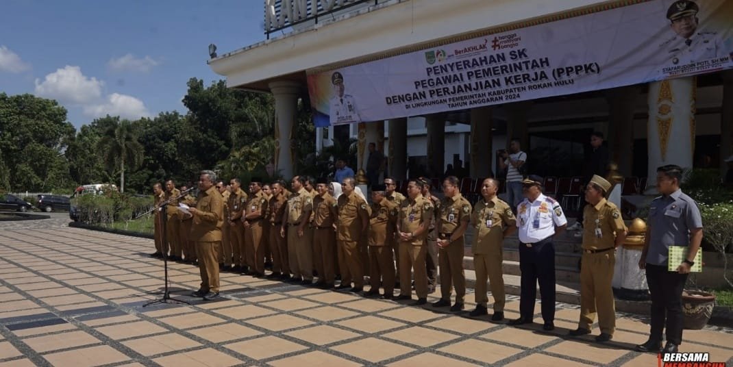 Pemkab Rohul Serahkan SK 1.461 PPPK Tahap I Formasi Tahun 2024