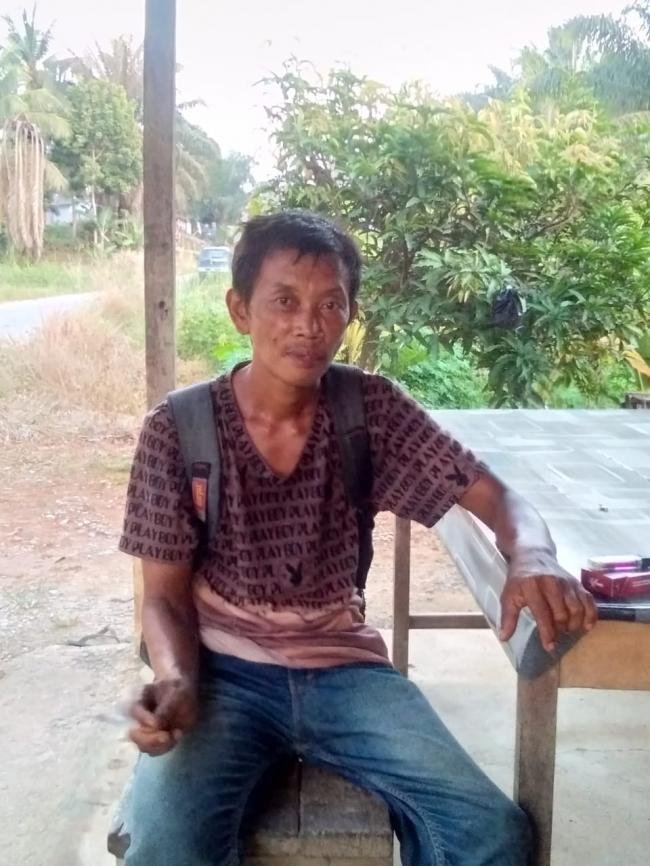 Di tipu mandor bangunan, BE jalan kaki dari Sungai Pagar menuju Medan,Sumatera Utara