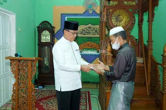 Lakukan Safari Ramadhan Ke Kecamatan Mandah, Bupati HM.Wardan Berikan Santunan Ke Anak Yatim