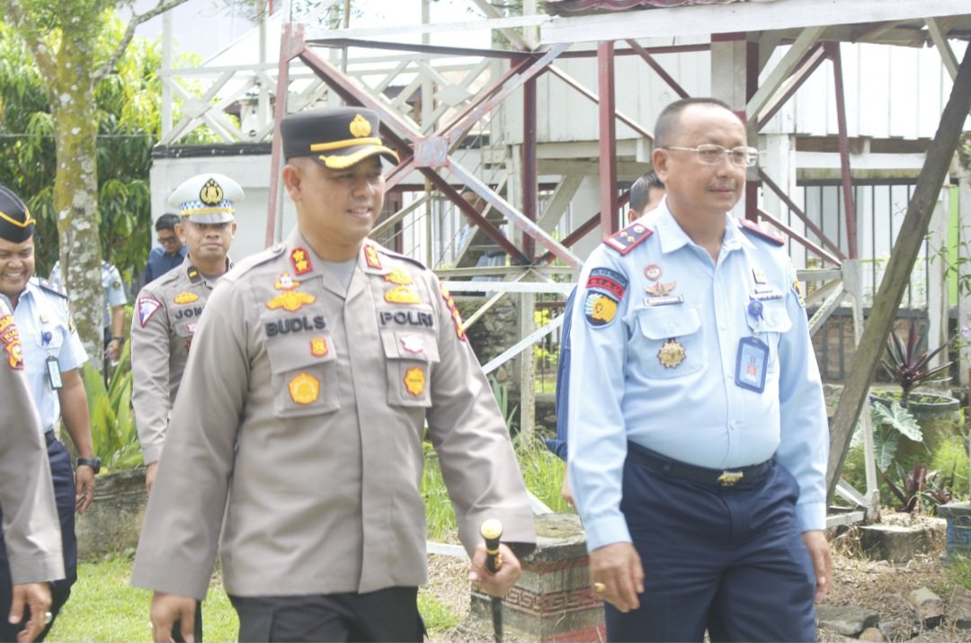 Kunjungi Lapas Pasir Pengaraian, Kapolres Rohul Panen Karya Kreatif Warga Binaan 
