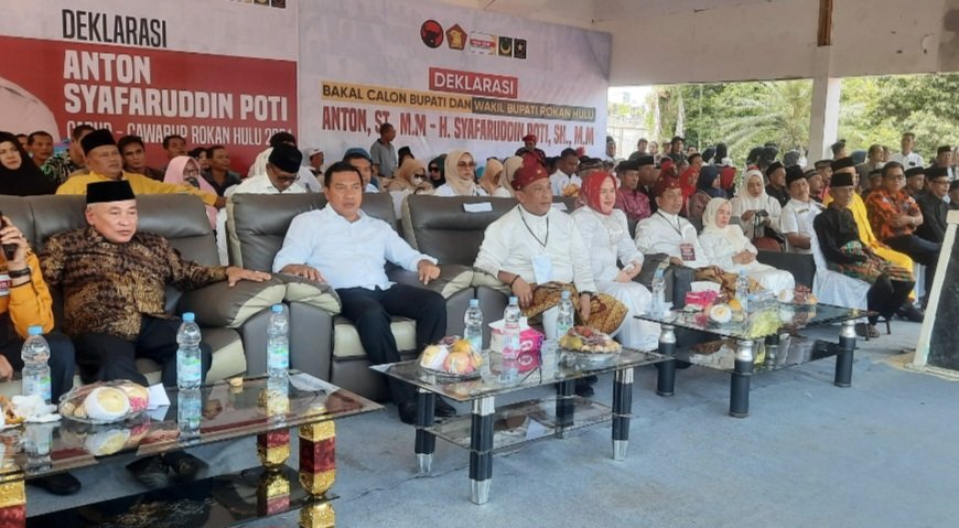 Pendukung Anton - Poti Membludak saat Antarkan Paslon Mendaptar Ke KPUD Rohul