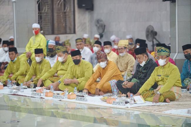 Galeri Foto Wakil Ketua DPRD Menghadiri Pembukaan MTQ Ke-51 di Mesjid Agung Al-Huda