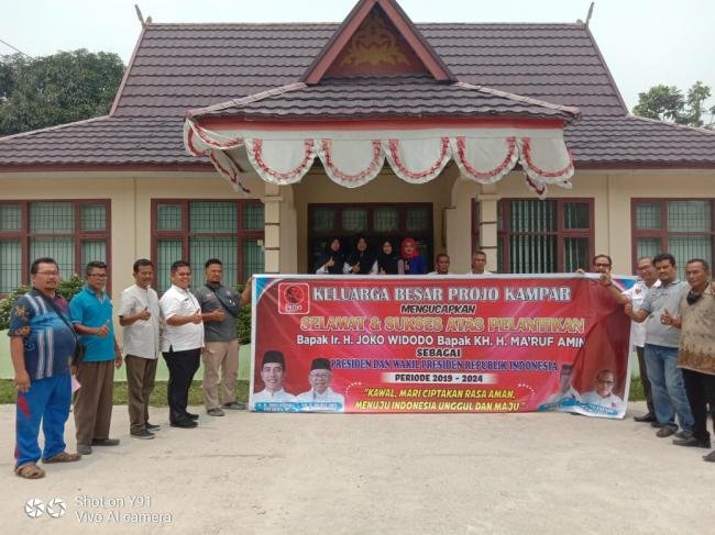 Pemasangan sepanduk jokowi telah terpasang dibeberapa desa