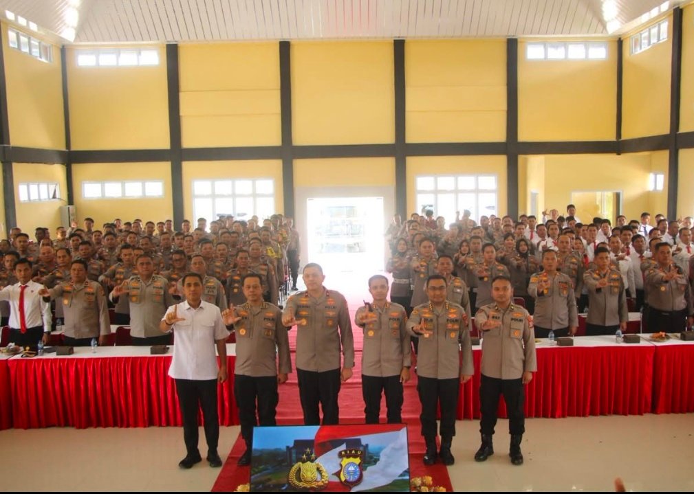Wakapolda Riau Tanam Jagung dan Tegaskan Strategi Polri di Era Digital