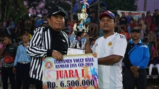 Bupati Rokan Hulu tutup Turnamen Volly Ball Rambah Jaya Cup 2019 di Desa Rambah Jaya KecbBangun Purb