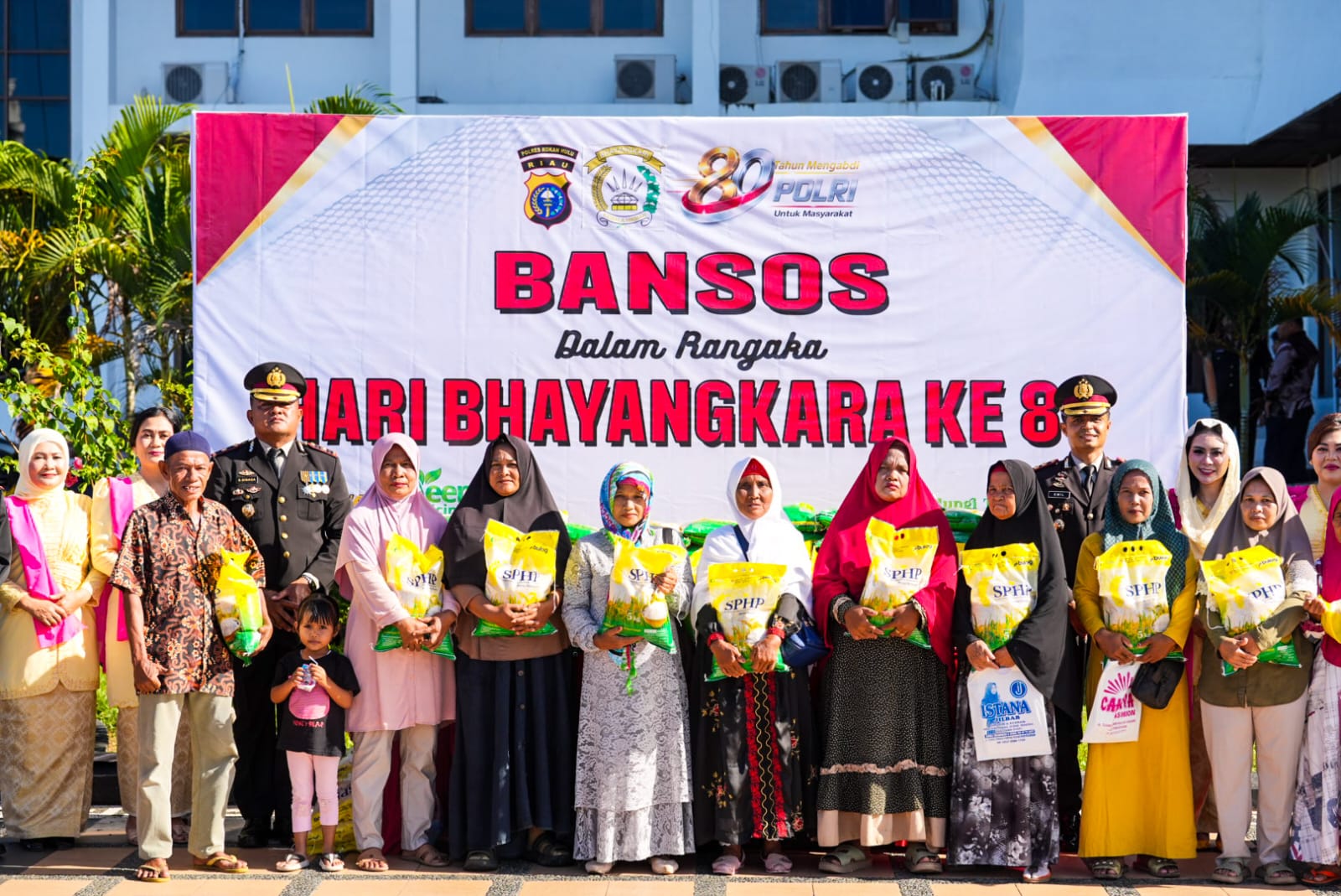 Polres Rokan Hulu Wujudkan Polri untuk Masyarakat melalui Bakti Sosial dan Penguatan Sinergi
