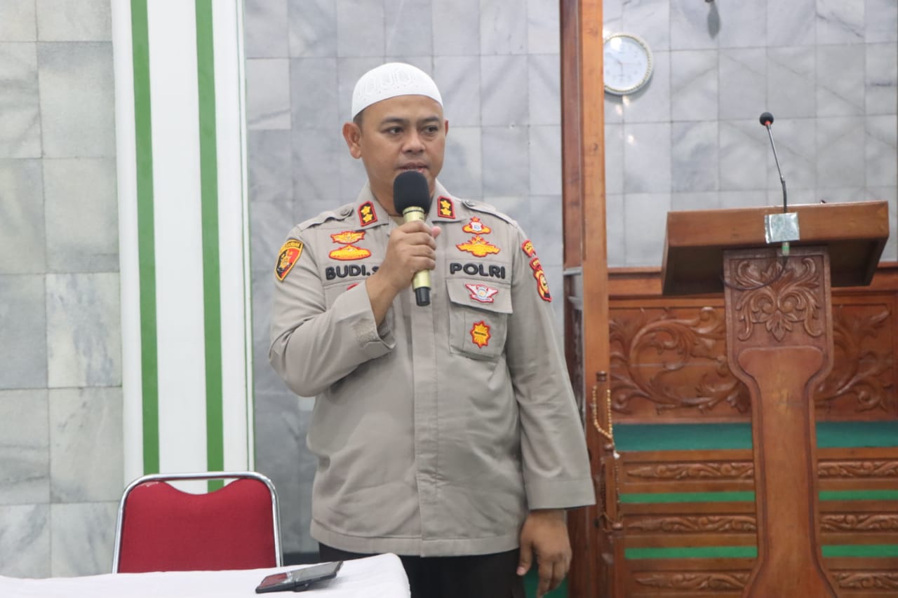Kapolres Rohul Sampaikan Pesan Kamtibmas: "Mudik Aman, Keluarga Nyaman" di Masjid Al-Jami