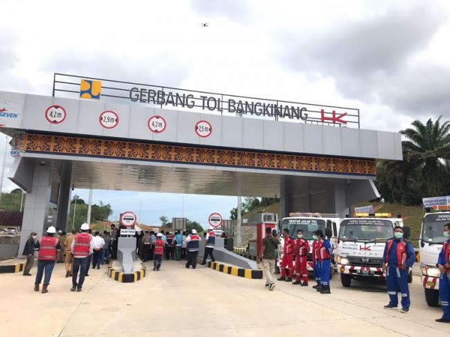 Masyarakat Antusias Sambut Uji Coba Operasional Tol Pekanbaru-Bangkinang