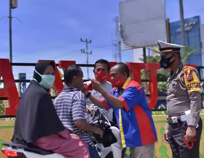 Polres Rohil Laksanakan Pembagian Masker Secara Serentak Serta Deklarasi Protokol Kesehatan Pilkada 