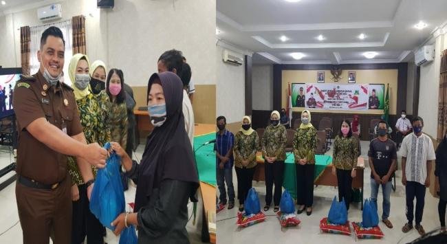 Hari Bhakti Adhyaksa ke 60, Kejari Bengkalis Serahkan Bantuan Sembako dan Sunatan Massal