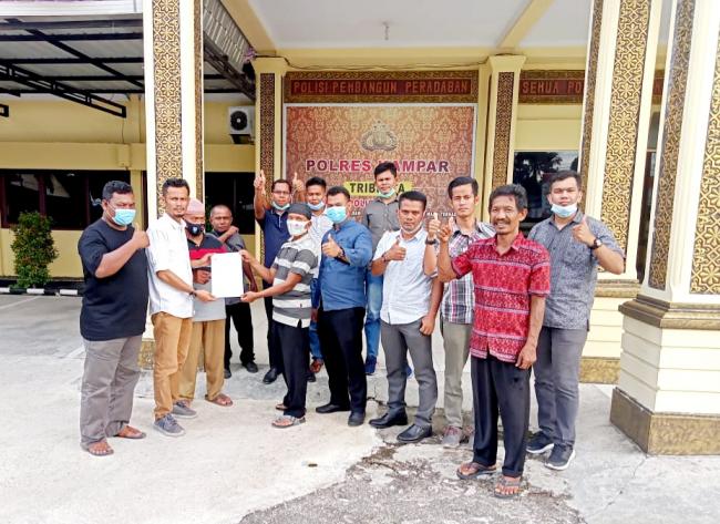 Perwakilan Warga Di Dampingi LBH Posbakumadin Laporkan Kades Suka Maju Ke Polres Kampar.