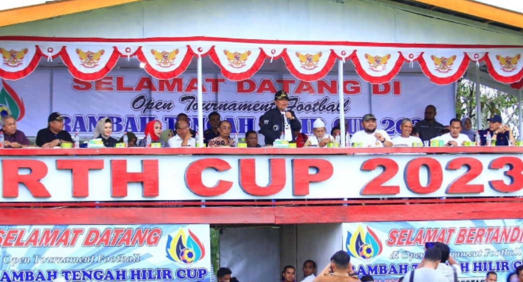 Ditandai Tendangan Bola Pertama, Secara Resmi H, Sukiman Buka Tournament Bola Kaki RTH CUP II