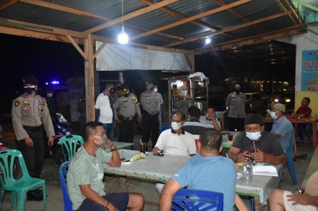 Polres Kuansing,TNI dan Satpol PP Gelar Razia di sejumlahTempatUsaha di wilayah Kab.Kuantan Singingi