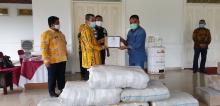 Bantuan Masker dari PT Musim Mas Diterima Langsung Oleh Gubernur Riau
