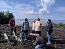 Komitmen LHK Provinsi Riau atas pelaksanaan Riau Hijau, Kadis Donasi 2000 Bibit Mangrove