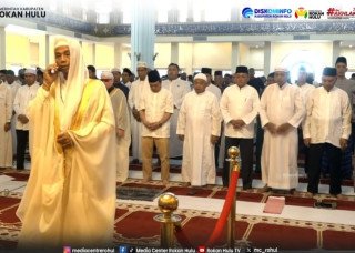 Umat Muslim memadati Masjid Agung Islamic Center Rokan Hulu untuk melaksanakan ibadah salat sunah Hari Raya Idul adha 10 Dzulhijjah 1447 Hijriah.