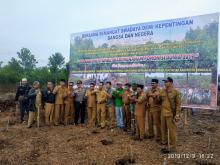 Ketua H. Indra Gunawan Eet, PhD Kepada LSM IPMPL