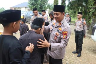 Wakapolres Rohul Berbagi Sembako Di Panti Asuhan Al Uswah