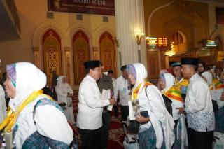 Usai Laksanakan Solat Subuh, Bupati dan Wabub Lepas Keberangkatan 401 CJH Rohul