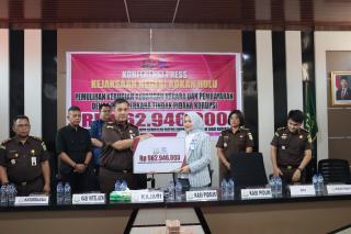 Kejari Rokan Hulu Pulihkan Kerugian Negara RP862 Juta dari Korupsi Dana BOS SMAN 1 Ujung Batu