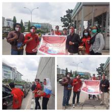Peduli Covid-19 SAPMA PBB Riau Bagikan Masker Bersama DinKes Riau