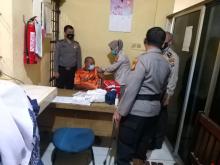 Kapolres Kuansing Mengawasi Vaksinasi covid 19 Terhadap Tahanan di Rutan Polres Kuansing