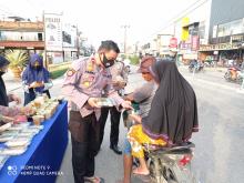 Lagi Polsek Ujung Batu Lanjutkan Program BerBagi Takjil Gratis