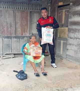 DPC LSM-PERKARA Rokan Hulu Berbagi, Faisal Purba; Dengan Memberi Tak Membuat Kita Rugi