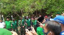 Peringati Hari Hutan dan Hari Air Sedunia, SANTAN NU Tanam Ribuan Mangrove dan Benih Ikan