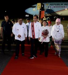Presiden Jokowi dan Ibu Iriana Tiba di Ambon