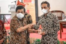 Pemkab Kampar Terima Penghargaan dari Kemendagri Terkait Aktif Penanggulangan AIDS