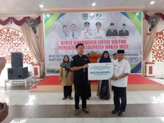 22 Ahli Waris Peserta BPJS Tenaga Kerja Rohul terima Bantuan Kematian