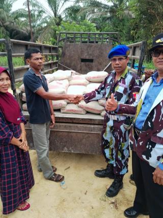 HUT RI Ke 78, IPK Tambusai Utara Bantu Warga Korban Rumah Kebakaran